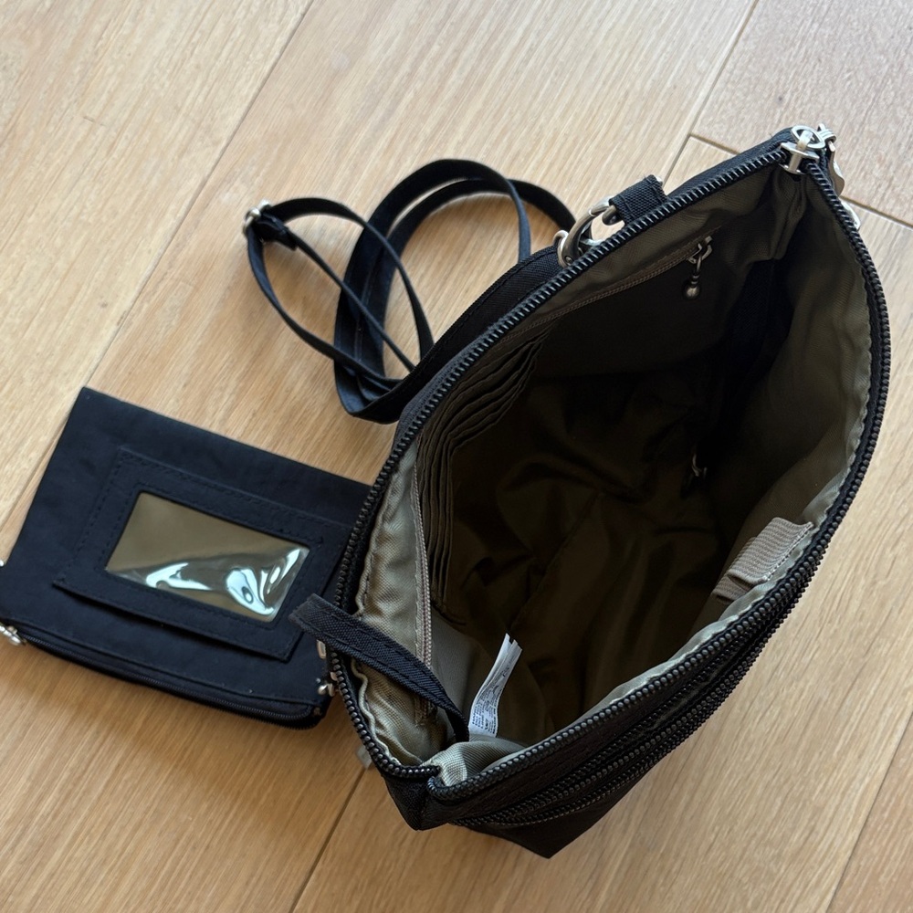 🦄 Baggallini Black Adjustable Bag with matching pouch - Picture 4 of 11